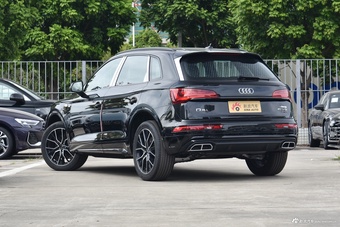 2026款奥迪Q5L 45周年典藏版 40 TFSI 豪华动感型