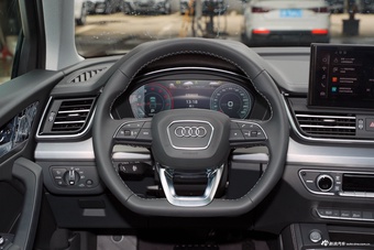 2025款奥迪Q5L 45周年典藏版 40 TFSI 时尚动感型