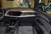 2022款奥迪Q5 e-tron 40 e-tron 星耀型 机甲套装