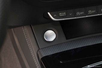 2024款奥迪Q5L 45 TFSI 豪华动感型