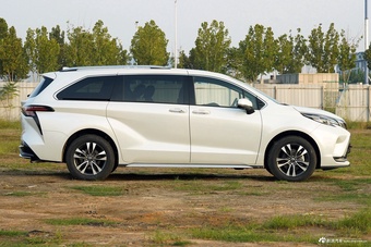 2026款格瑞维亚 2.5L混动 尊贵PLUS四驱版