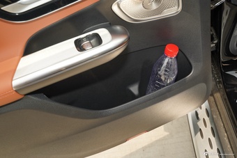 2025款奔驰GLC改款 300 L 4MATIC 豪华型 7座