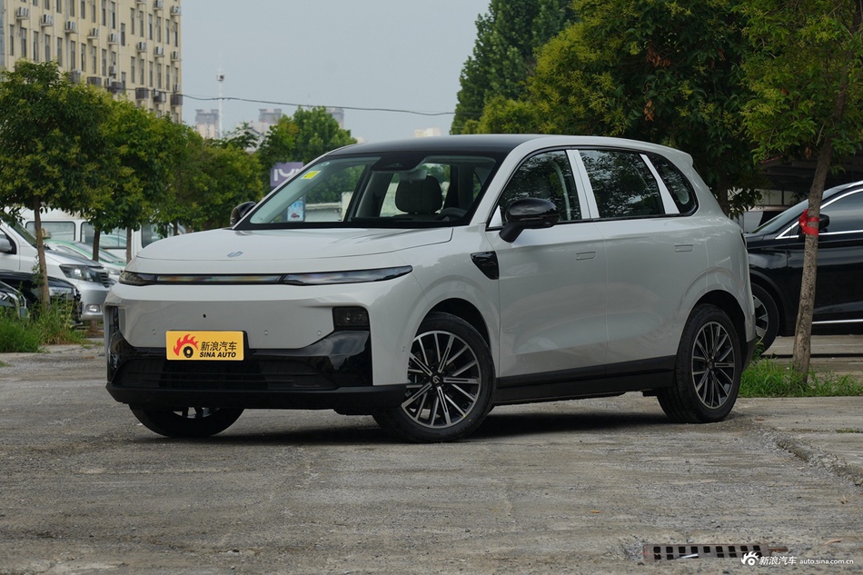2027款零跑B10 610悦享版