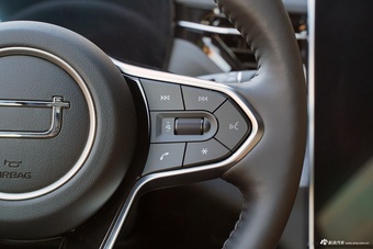 2025款奔腾T90 龙耀版 1.5T 欢享型