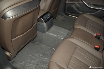 2025款奥迪A8L 45 TFSI quattro 豪华型