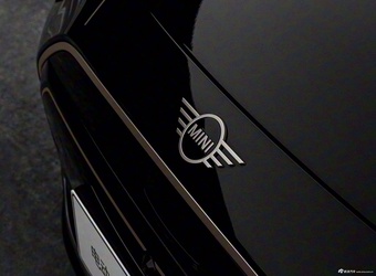 2025款电动MINI COOPER 463km COOPER SE 艺术家