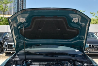 2025款奥迪Q3 45周年典藏版 35TFSI 时尚动感型