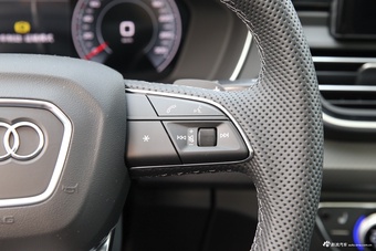 2026款奥迪Q5L Sportback quattro 45周年典藏版