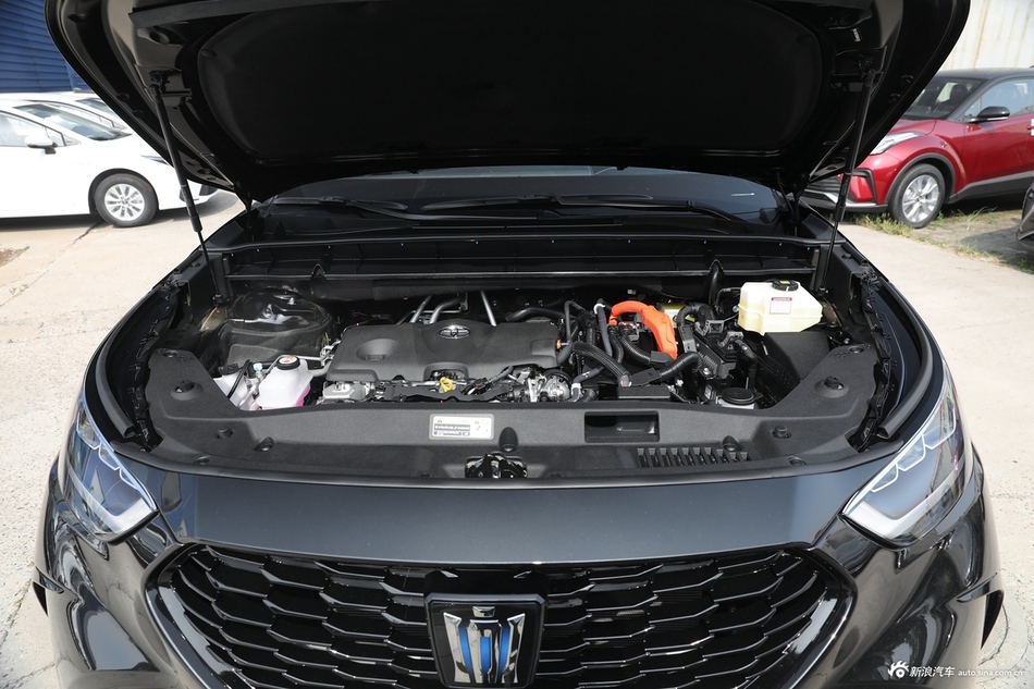 2021款皇冠陆放2.5L HEV四驱精英版