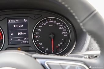 2022款奥迪Q2L 35 TFSI 进取致雅型