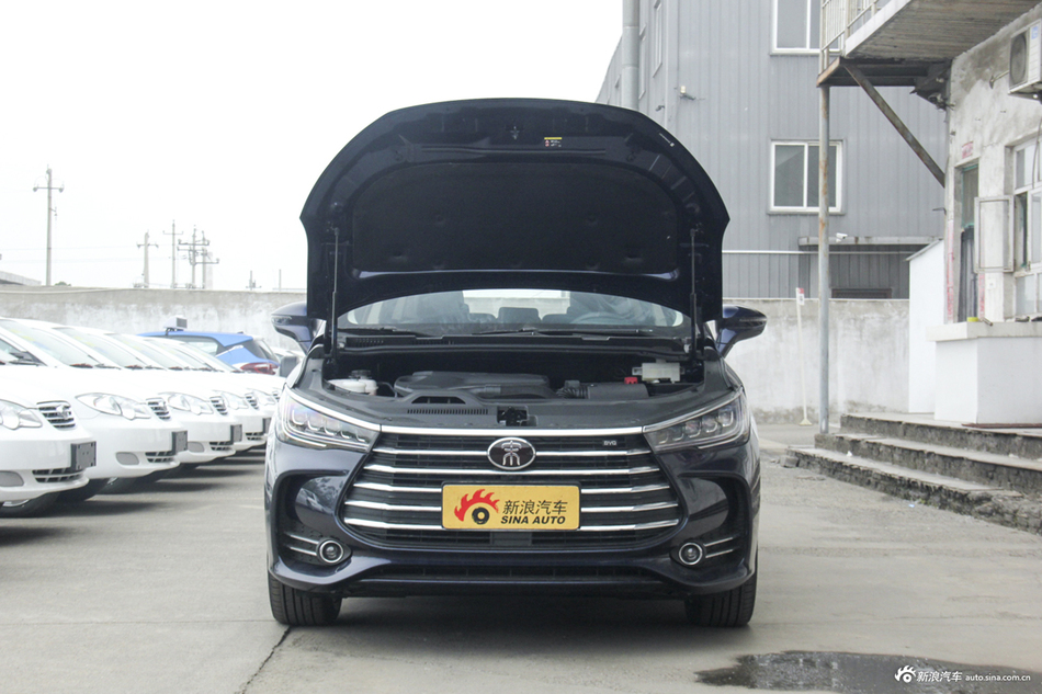  2019款比亚迪宋MAX 1.5T手动智联睿逸型7座国V 