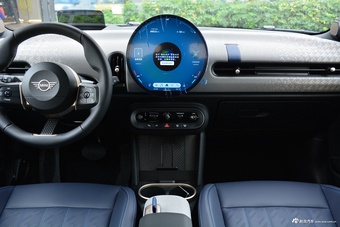 2025款MINI 2.0T COOPER S 艺术家 五门版