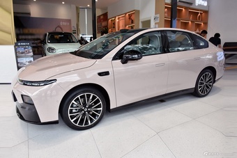 2025款零跑B01 650激光雷达版