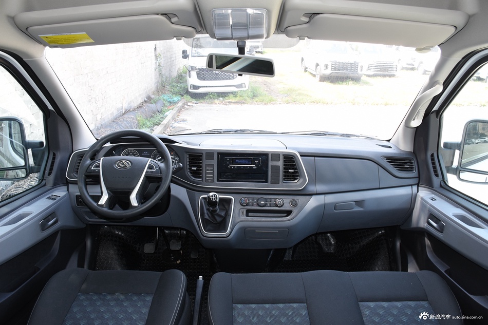 2024款新途V80 傲运通超值版 6MT 短轴中顶127Ps 5/6座