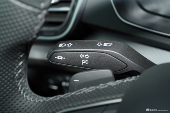 2025款奥迪Q5L 45周年典藏版 45 TFSI 豪华动感型