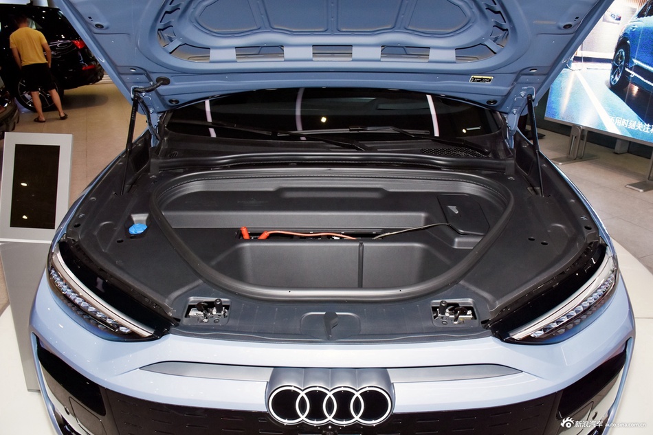 2025款奥迪Q6L e-tron 首发领航版