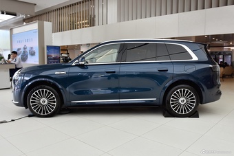 2025款问界M8 增程 Ultra版 53.4kWh 6座版