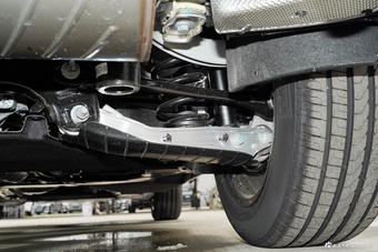 2025款奥迪Q5L 45周年典藏版 40 TFSI 时尚动感型