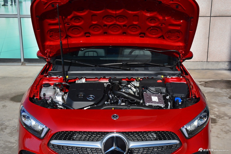 2022款奔驰A级 改款 A 200 L 运动轿车动感型
