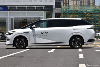 2025款小鹏X9 740超长续航 Max