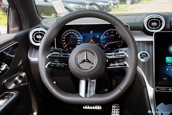 2025款奔驰GLC轿跑 GLC 300 4MATIC轿跑SUV