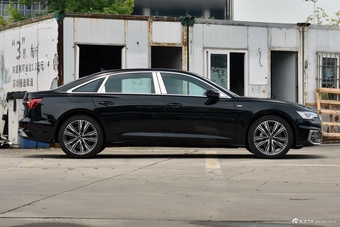 2025款奥迪A6L 改款 45 TFSI quattro 臻选动感型