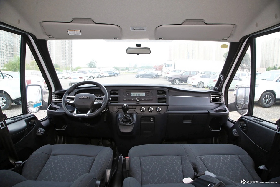 2023款江铃福顺2.0T 手动短轴低顶商运型多功能乘用车6座 双开尾门
