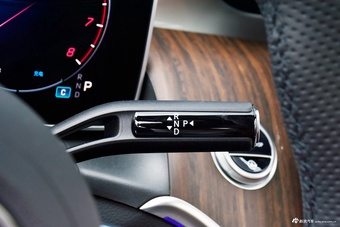 2025款奔驰GLC改款 300 L 4MATIC 动感型 7座