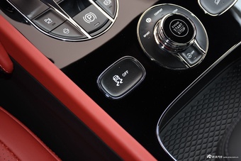 2024款添越 4.0T V8 长轴距版