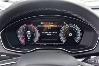 2026款奥迪Q5L 45周年典藏版 40 TFSI 豪华动感型