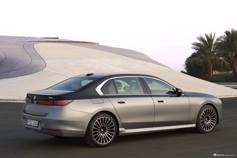2027款宝马7系 740 xDrive 海外版 官图
