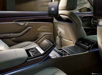 2022款奥迪A8L Horch创始人版 传奇型