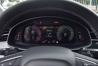 2025款奥迪Q7 45 TFSI quattro S line运动型7座