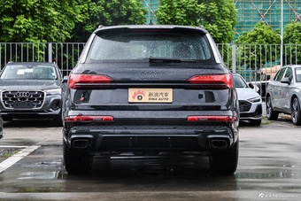 2025款奥迪Q7 55 TFSI quattro S line黑武士型
