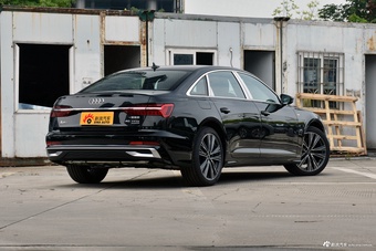 2025款奥迪A6L 改款 45 TFSI quattro 臻选动感型