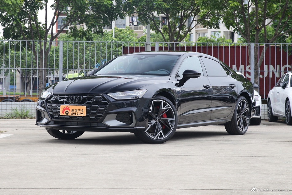 2025款奥迪A7L 55 TFSI quattro 黑武士版