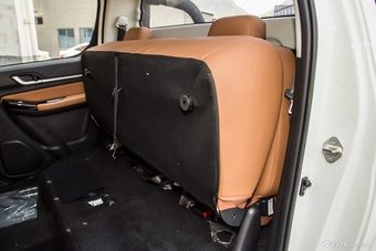 2022款福田征服者5 2.0T自动柴油两驱武林至尊长轴4F20TC