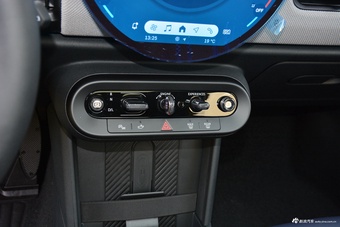 2025款MINI 2.0T COOPER S 艺术家 五门版