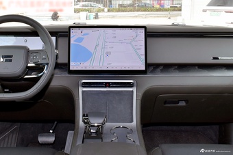 2024款极石01 尊享6座长续航版