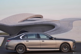 2027款宝马7系 740 xDrive 海外版 官图