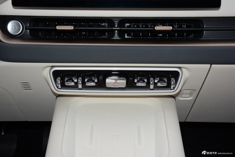 2026款欧拉5 标准款 粉