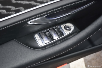 2021款奔驰E级改款 E 300 L 运动豪华型 