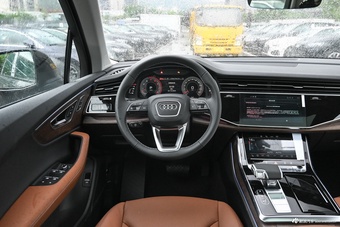 2025款奥迪Q7 55 TFSI quattro S line黑武士型