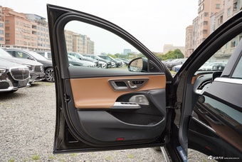 2025款奔驰E级改款 E 300 L 豪华型