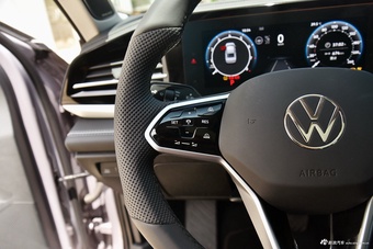 2025款帕萨特 Pro 380TSI 龙尊版