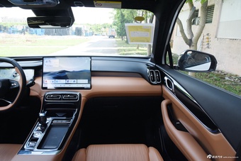 2025款博越L 第四代 1.5TD DCT 锦绣