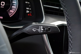 2025款奥迪A6L 改款 45 TFSI quattro 臻选动感型