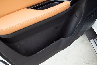 2022款福田征服者5 2.0T自动柴油两驱武林至尊长轴4F20TC