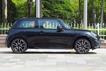 2026款MINI 2.0T COOPER S 赛车手 三门版 黑标特别版