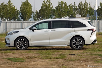 2026款格瑞维亚 2.5L混动 尊爵ULTRA版